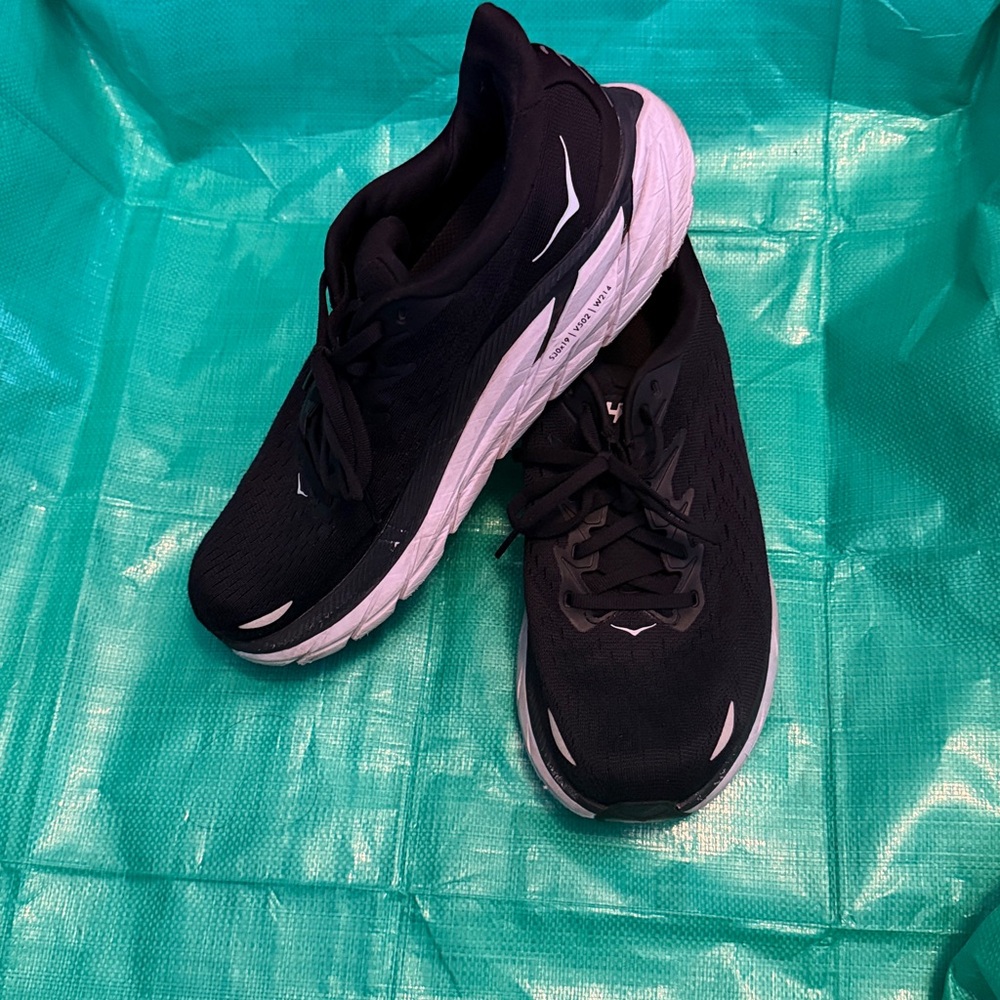 Hoka Clifton 8 - used